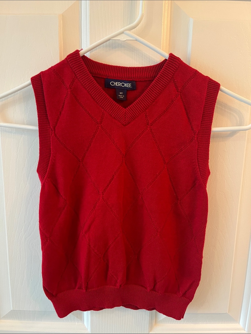 Cherokee Red V-Neck Sleeveless Diamond Knit Sweater Vest